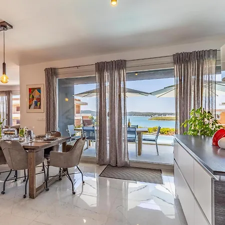 Cozy In With Sauna 펜션 메덜린